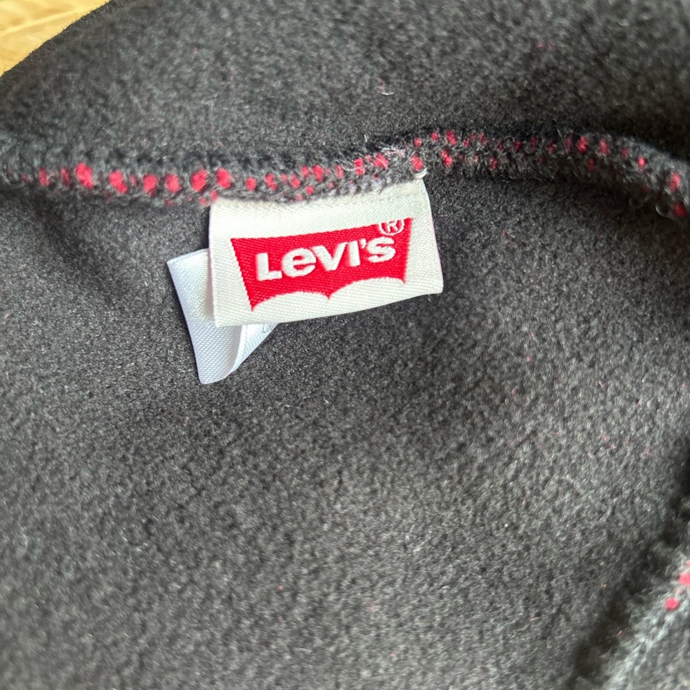 Levi’s Red Knit Beanie | Fleece-Lined | Unisex Winter Hat - Picture 6 of 6